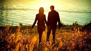 Couple walking hill lake sunset - a couple walking free wallpaper