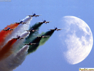 Jets formation full moon smoke - a full moon free wallpaper for desktop