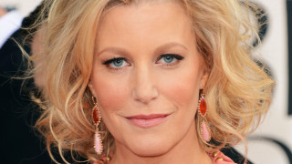 Blonde woman blue eyes pink - feminist art free wallpaper