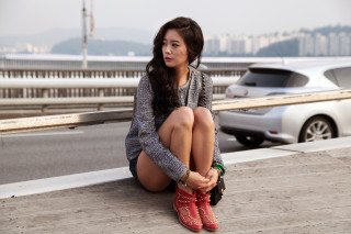 Woman car bridge gray sweater - byeon sangbyeok free wallpaper for desktop