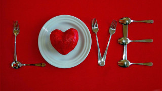 Heart plate forks knives red - a red tablecloth free wallpaper