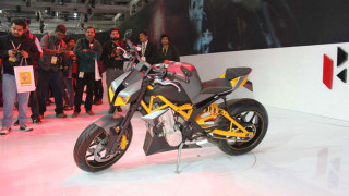 Motorcycle show people taking pictures - ella guru free wallpaper