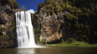 Waterfall lake boat cliff background - a cliff in the background free wallpaper