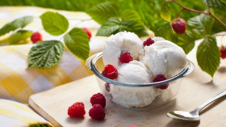 Ice cream raspberries spoon napkin - a bowl of ice cream free wallpaper