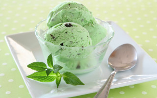 Ice cream scoops plate spoon - a plate free wallpaper