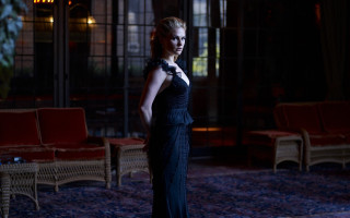 Woman black dress room chairs - dark shadow free wallpaper