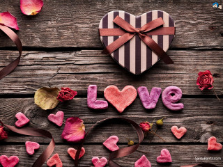 Heart shaped box bow flowers - the word love free wallpaper