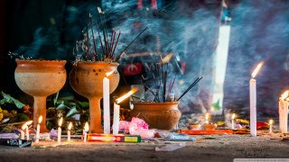 Candles vases flowers table decorative - top of a table free wallpaper for desktop