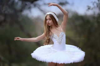 Young girl white tutu headband - kai carpenter free wallpaper for desktop