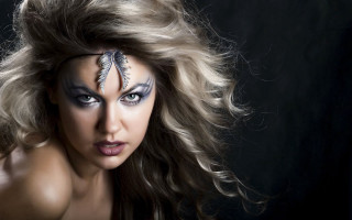 Woman feather painted hair wind - a feather free wallpaper