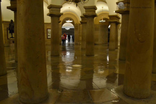 Group people hallway columns clock - a chandelier free wallpaper