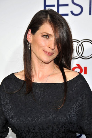 Woman black dress redcarpet amyweber - free dark wallpaper