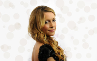 Blonde woman black dress white - circle free wallpaper