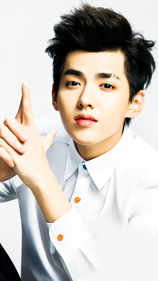 Man white shirt tie pose - fan kuan free wallpaper