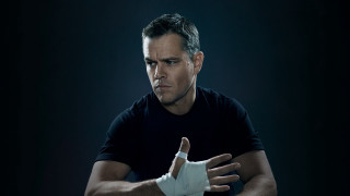 Man bandaged hand serious expression - plasticien free wallpaper