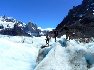 Hiking snowy mountain people background - emiliano ponzi free wallpaper