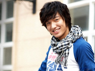 Man blue checkered scarf smile - choi buk free wallpaper