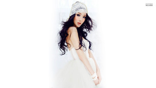 Woman white dress white hat - chen chi free wallpaper