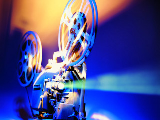 Movie projector blue background blurry - filmic free wallpaper for desktop