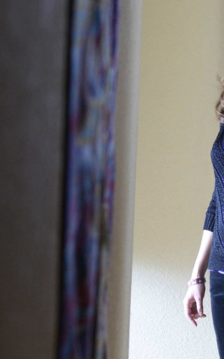 Woman standing room open door - open free wallpaper