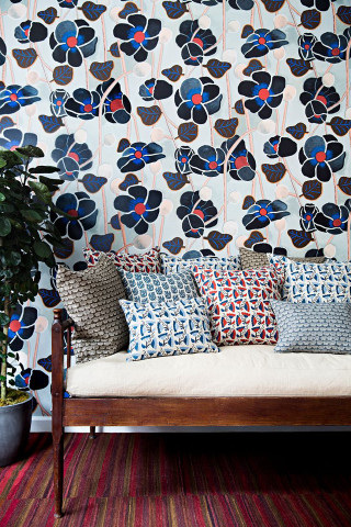 Couch pillows flowerwall ultrafine painting - maximalist free wallpaper for mobile