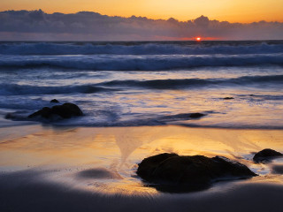 Sunset ocean waves crashing shore 6 - the foreground and a sun free wallpaper