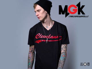 Man tattoo black shirt beanie - a tattoo free wallpaper for desktop