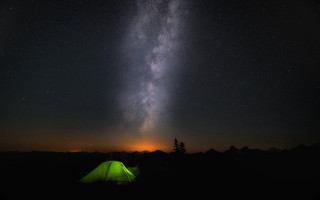 Tent milky way astronaut fireworks - a tent free wallpaper