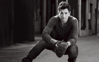 Man squatting baseball glove ball - conroy maddox free wallpaper