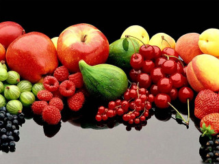 Fruit row black background berries - a bunch of fruit free wallpaper