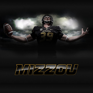 Football player holding football mizzou - realism free wallpaper for tablet