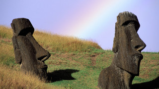 Statues faces grassy hill rainbow - a grassy hill free wallpaper