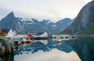 Boats lake snowy mountains background - top of a lake next free wallpaper for desktop