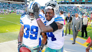 Football players congratulating field game - clear eye free wallpaper