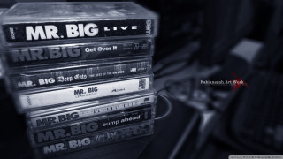 Cd stack table keyboard mouse - criterion collection free wallpaper