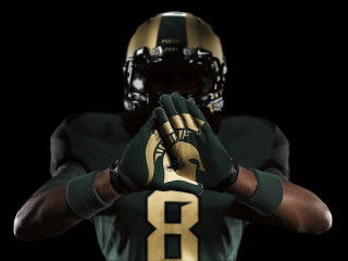 Football player green gold face - his hand together free wallpaper