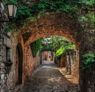 Narrow alley stone arch lamp - free landscape wallpaper for tablet