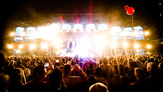 Crowd stage night bright lights - a stage free wallpaper for desktop