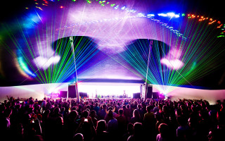 Concert crowd stage lights large 2 - a large crowd of people watching free wallpaper