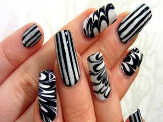 Woman hand black white nail - op art free wallpaper