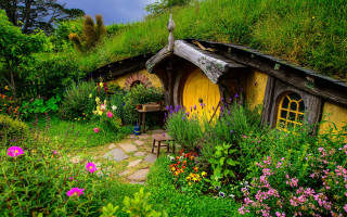 Hobbit house garden table chairs 2 - ecological art free wallpaper