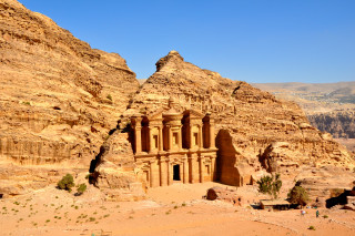 Desert rock formation building mountain - a large rock formation free wallpaper