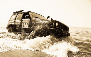 Jeep driving water beach ocean 2 - a beach near the ocean free wallpaper