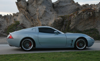 Silver sports car rock formation - free 3d render wallpaper for desktop