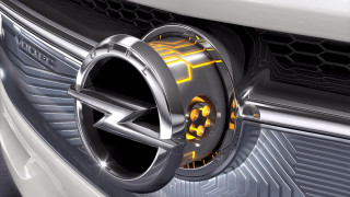 Car front grille yellow light - a yellow light free wallpaper for desktop