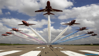 Jets formation colored smoke flying 2 - formation free wallpaper