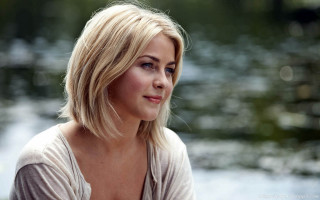 Blonde woman sitting water tree - a photorealistic painting free wallpaper for desktop