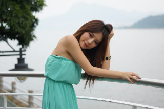 Woman green dress water railing - her shoulder free wallpaper