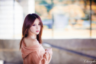 Woman red hair sweater city - sakimi chan free wallpaper for desktop