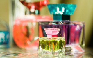 Table three colored bottles empty - synchromism free wallpaper